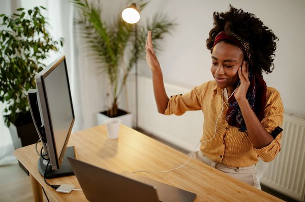 Comment se lancer dans une carrière de freelance en traduction technique pour l'industrie aéronautique?